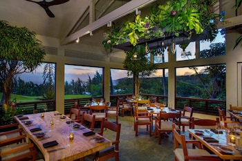 6 restaurants, breakfast, lunch, dinner served; seafood at The Ritz-Carlton Maui, Kapalua
