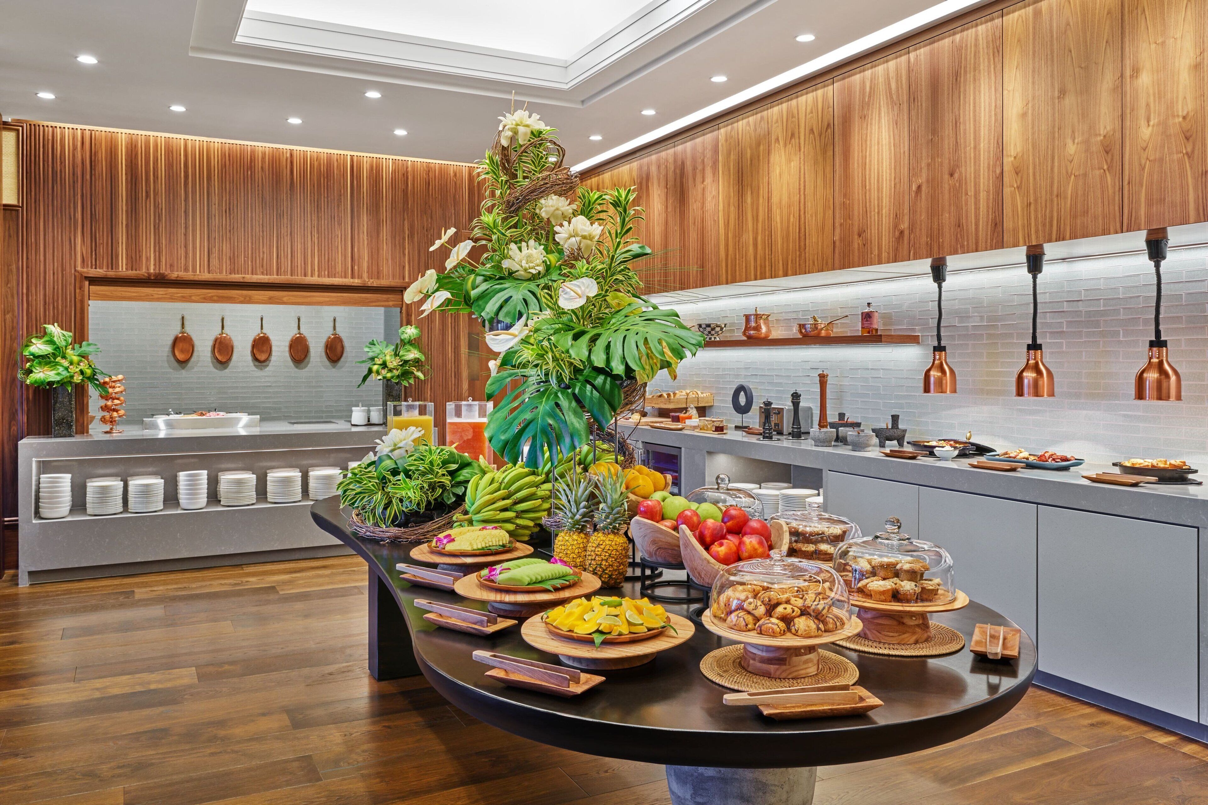 3 bars/lounges, poolside bar, beach bar