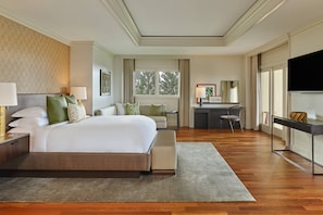 Ritz- Carlton Presidential Suite, Club Lounge access, 1 King, Oceanfront | Egyptian cotton sheets, premium bedding, down duvets, pillow-top beds - The Ritz-Carlton Maui, Kapalua (Kapalua)