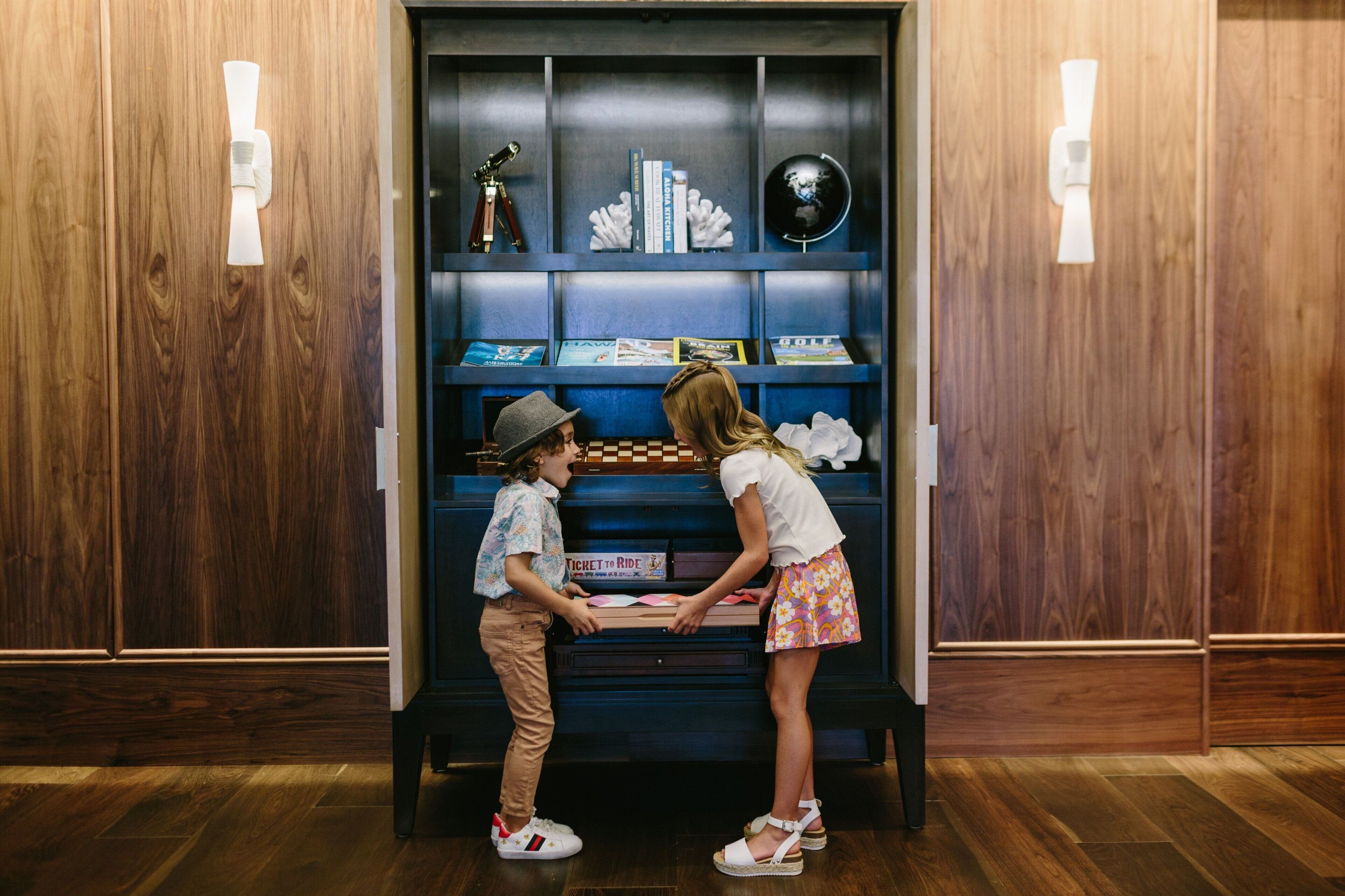 3 bars/lounges, poolside bar, beach bar