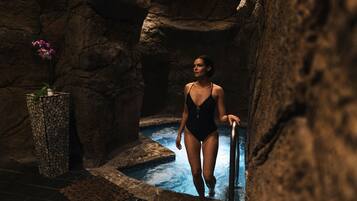 Salas para tratamentos a dois, sauna seca, banheira de hidromassagem