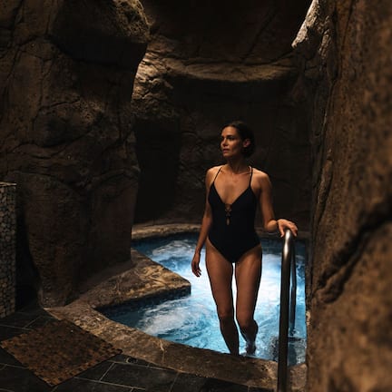 Couples treatment rooms, sauna, hot tub, steam room, body treatments