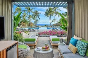 3 outdoor pools, pool cabanas (surcharge), pool loungers