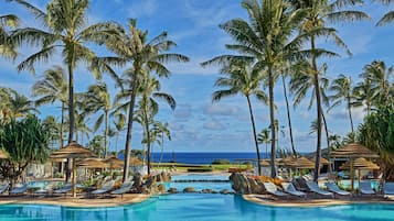 3 piscines extérieures, tentes de plage, chaises longues