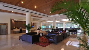 A spacious lobby with a reception desk, seating area, and large windows. - ParkCity Everly Hotel Miri (Miri)