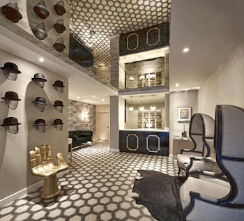 Lobby lounge at Carlyle Inn