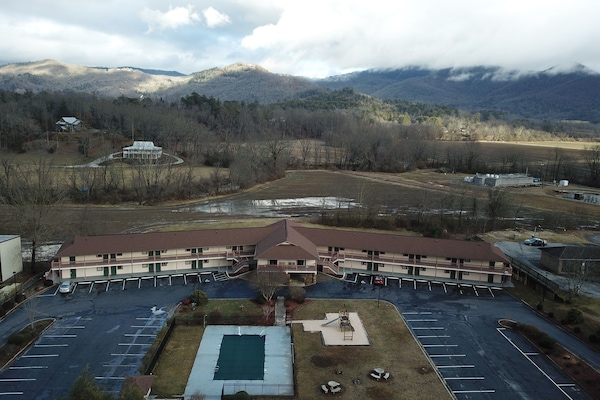 Vista frontal de la propiedad