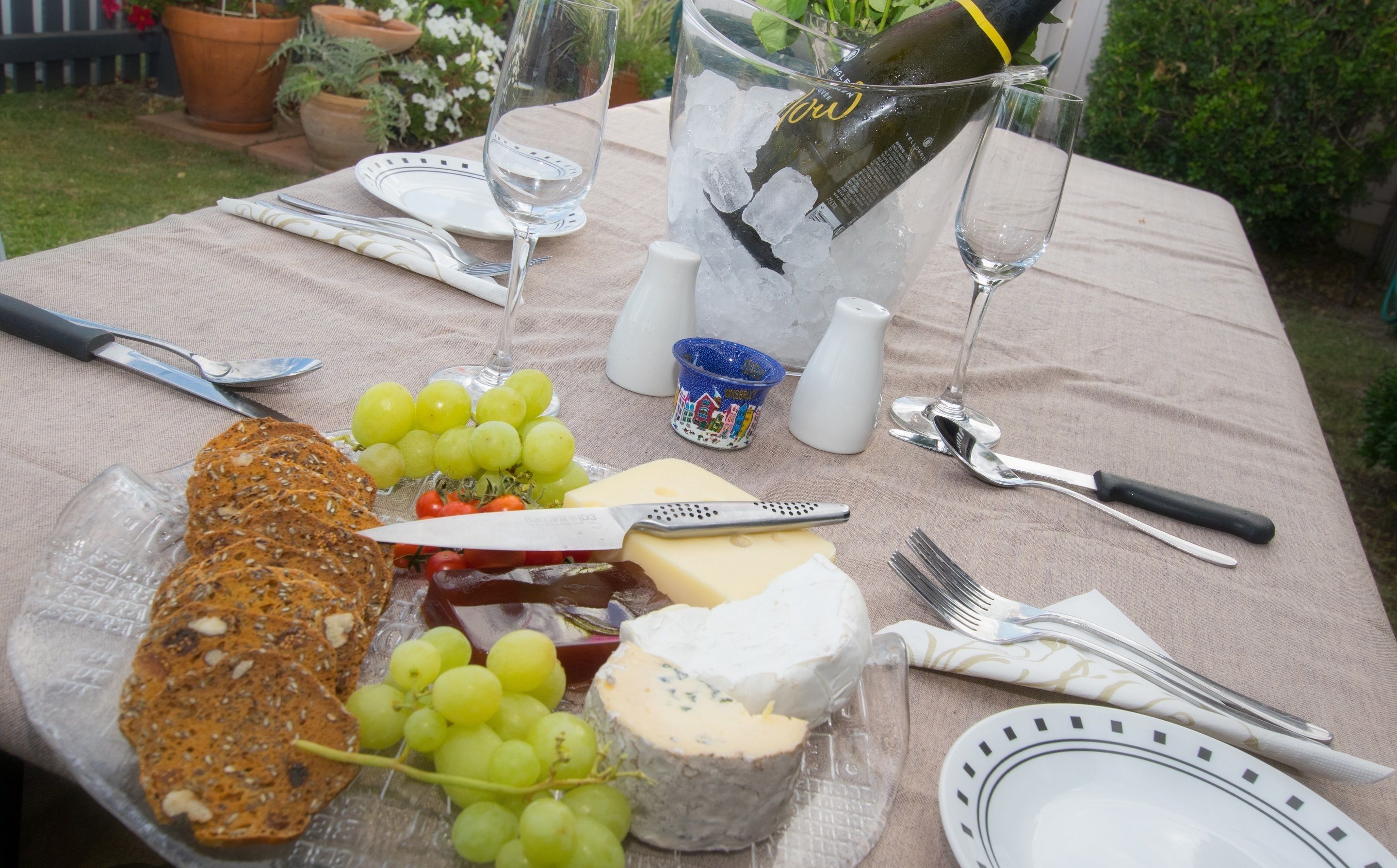 아침 식사, 점심 식사 및 저녁 식사 제공