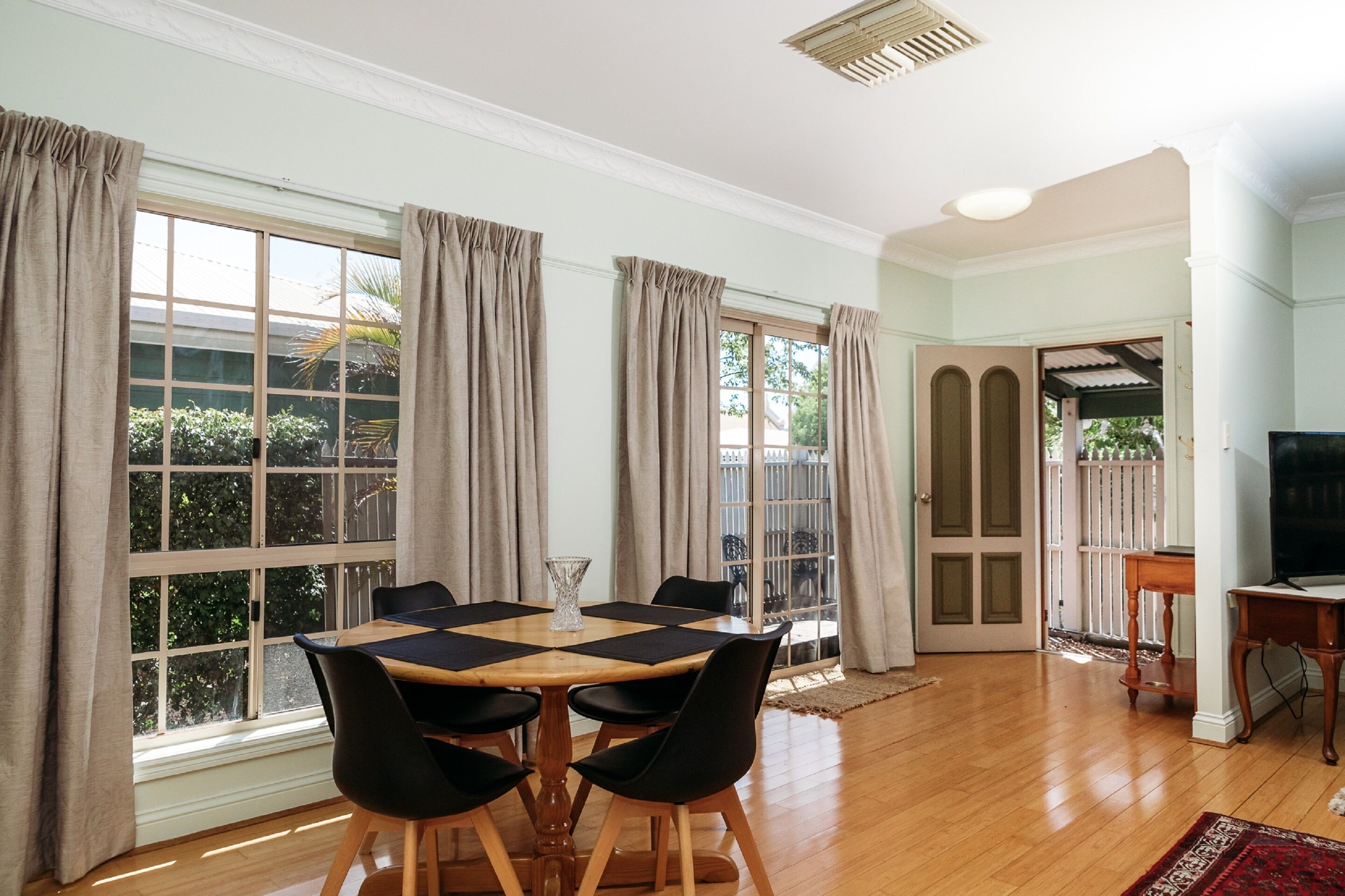 Deluxe Townhome | In-room dining