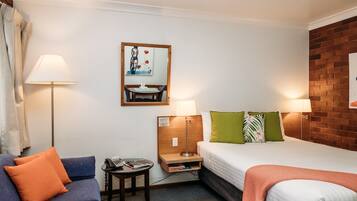 Quarto executivo | Roupas de cama premium, camas com colchões pillow-top, escrivaninha