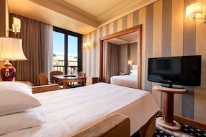 Hochwertige Bettwaren, Daunenbettdecken, Pillowtop-Betten, Minibar