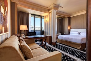 Suite | Premium bedding, down comforters, pillowtop beds, minibar