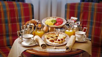 Desayuno continental (EUR 15 por persona)