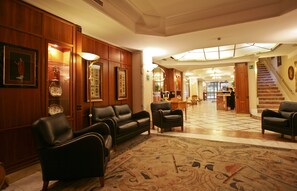 Lobby-lounge