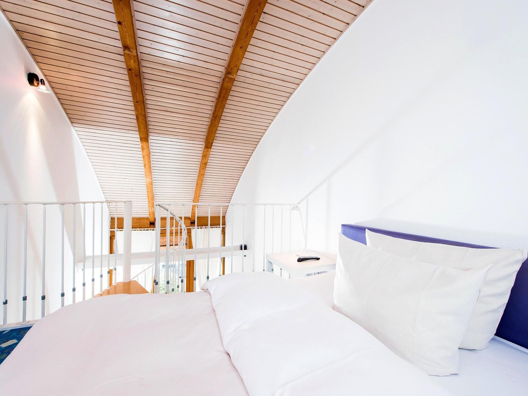 Hypo-allergenic bedding, iron/ironing board, free WiFi, bed sheets