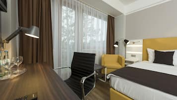 1 bedroom, hypo-allergenic bedding, iron/ironing board