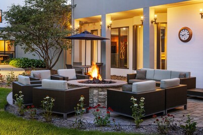 Courtyard Chicago Waukegan Gurnee