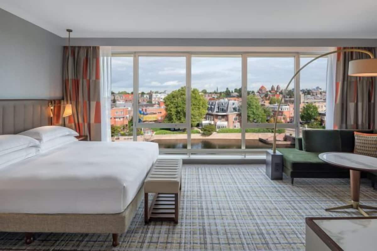 Premium bedding, minibar, in-room safe, laptop workspace