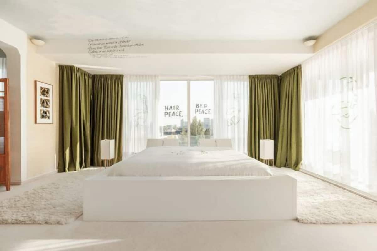 Ropa de cama de alta calidad y minibar