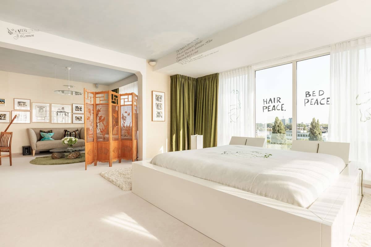 Ropa de cama de alta calidad y minibar