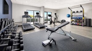 A gym with treadmills, dumbbells, a bench press, and a weight rack. - Hampton Inn Laredo (Laredo)