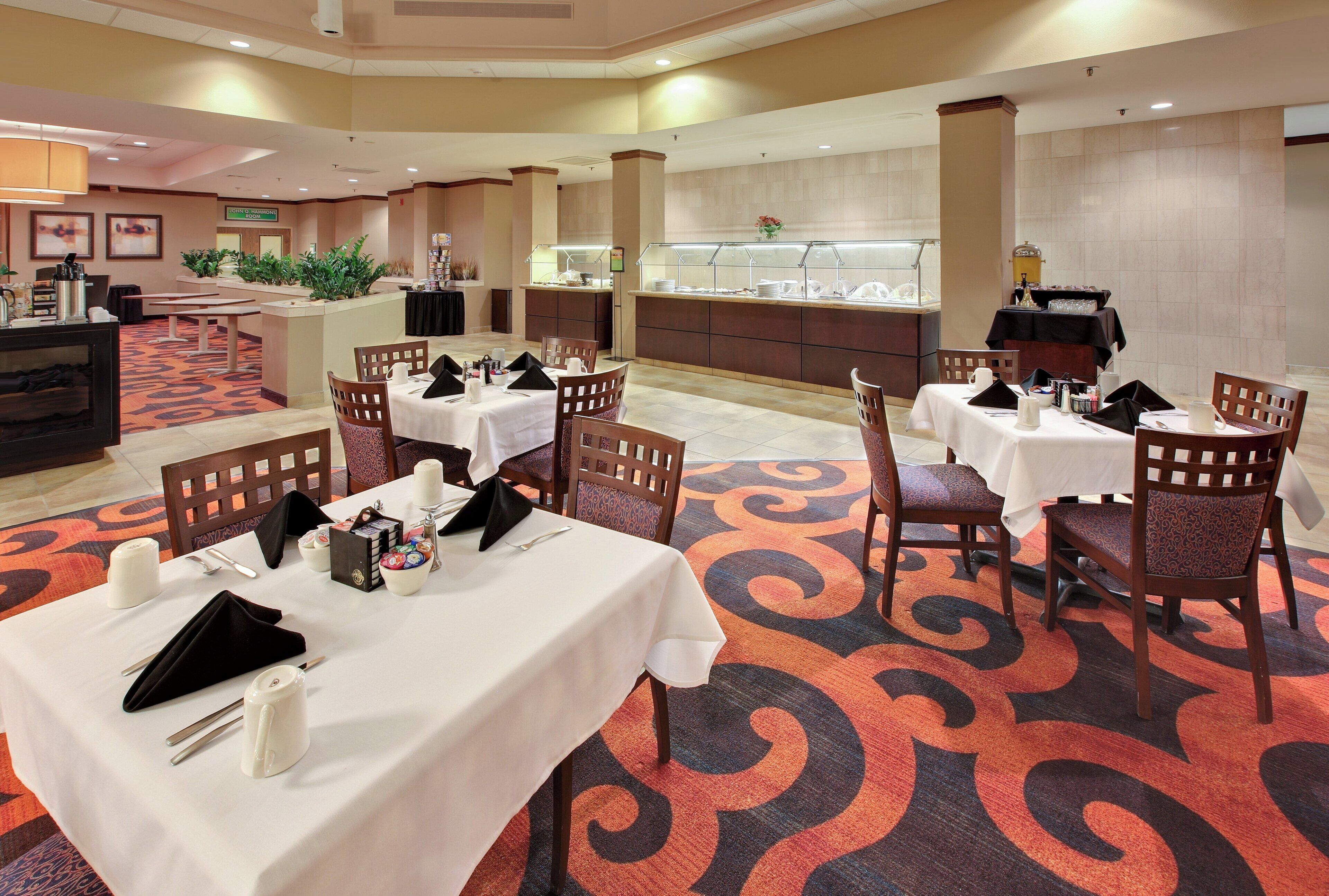 2 restaurants; breakfast and dinner served