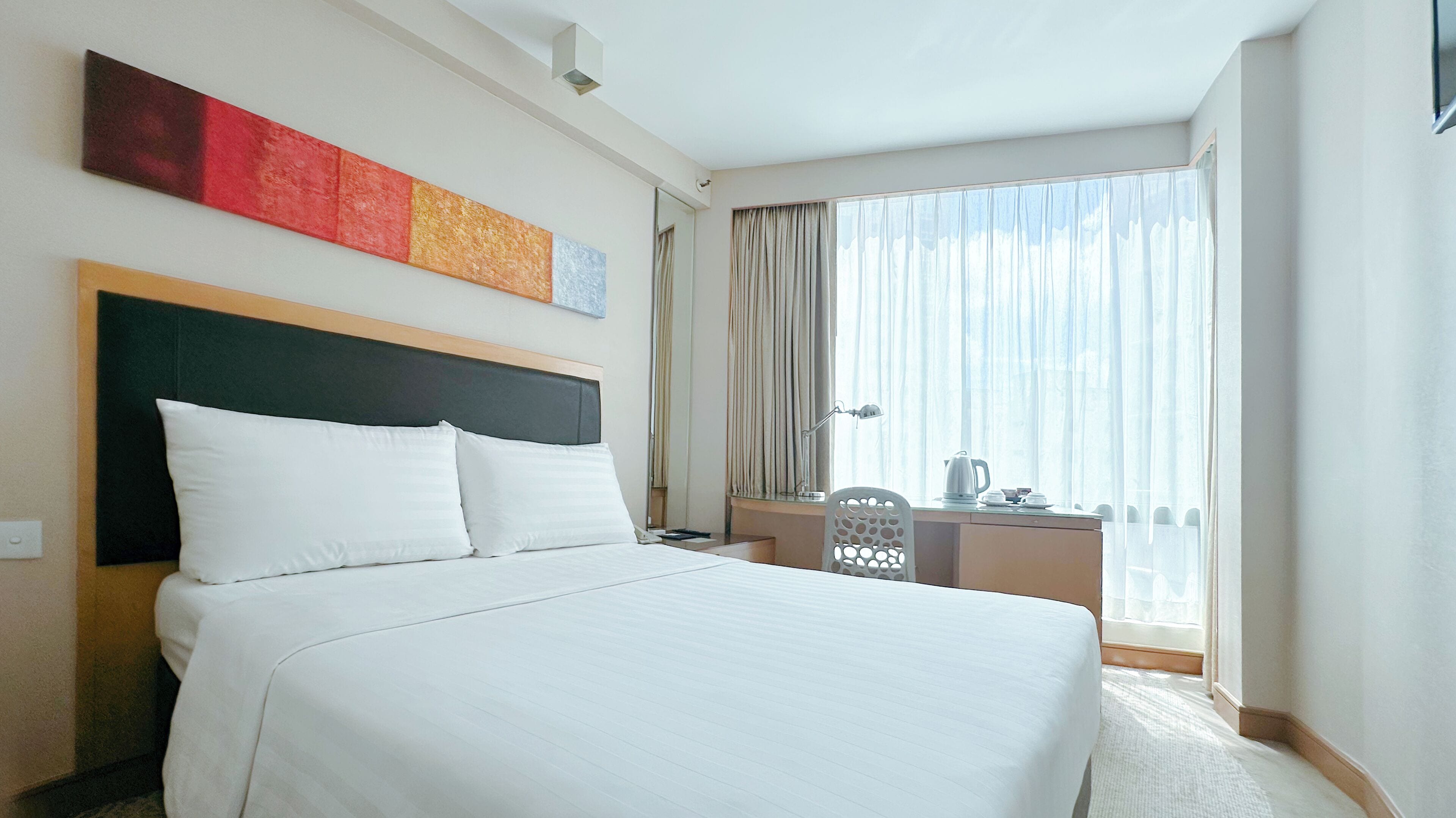 City | In-room safe, desk, blackout drapes, soundproofing