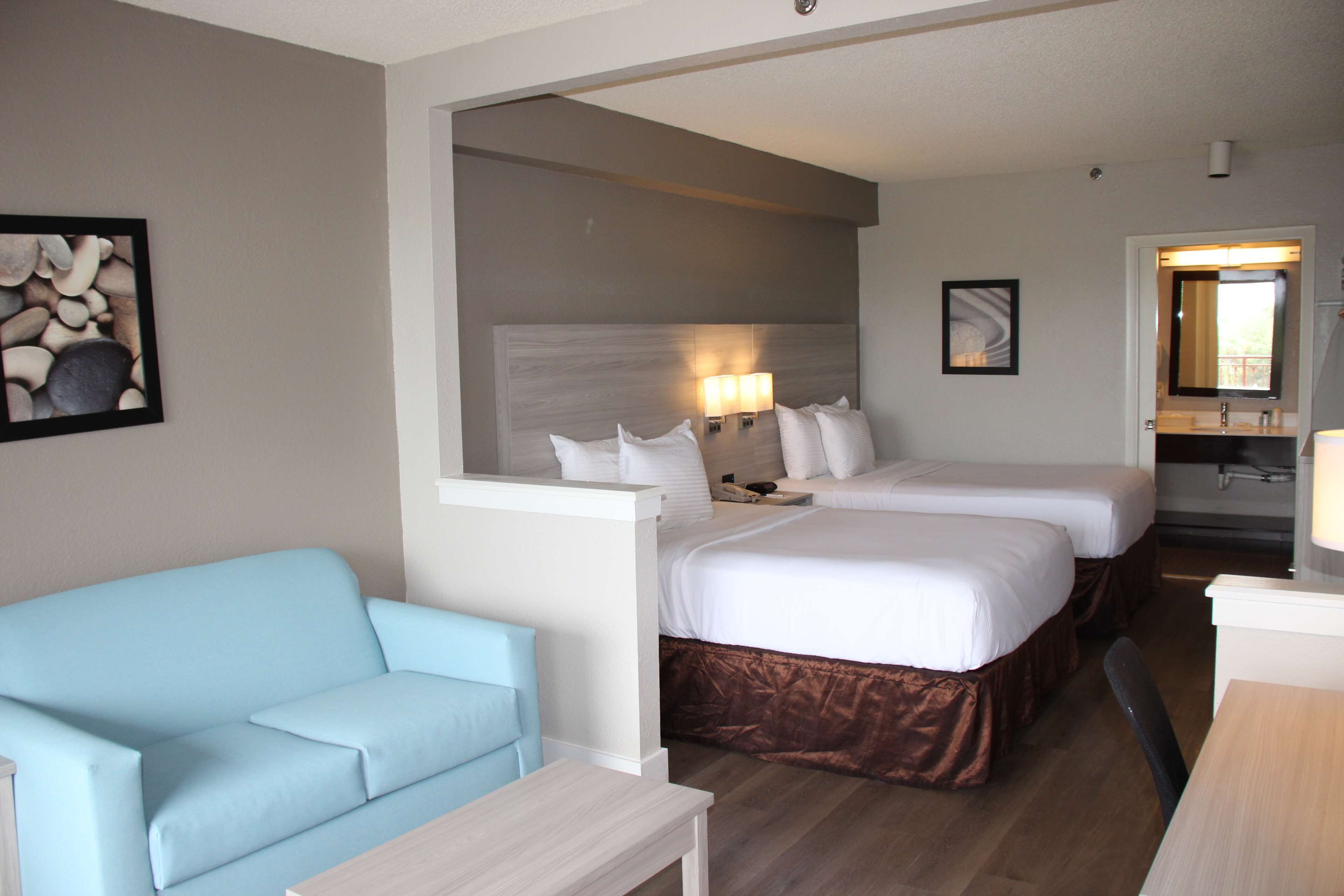 Ropa de cama de alta calidad, escritorio y insonorización 