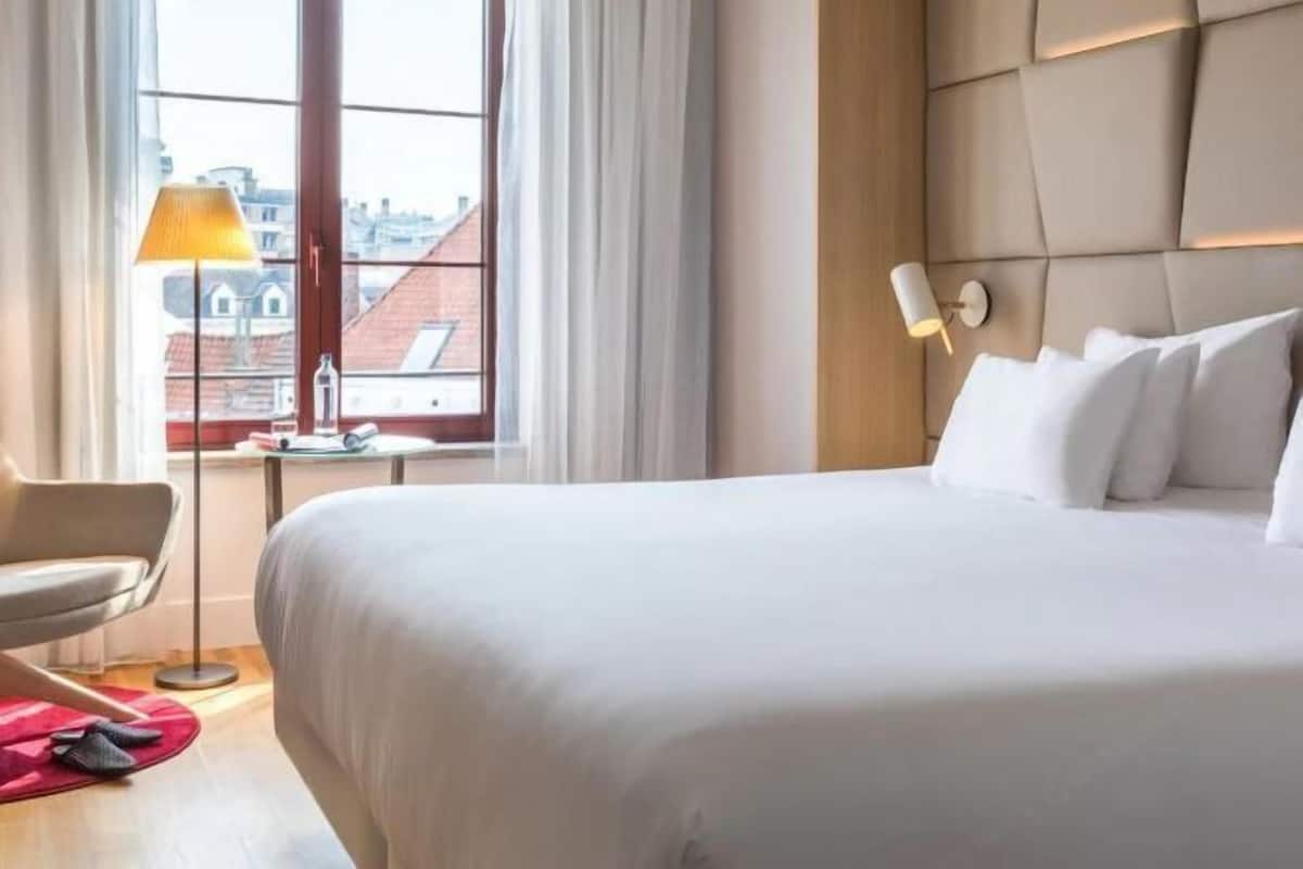 Minibar, in-room safe, desk, laptop workspace