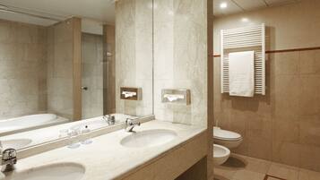 Articles de toilette écologiques, sÚche-cheveux, serviettes fournies