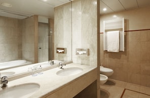 Umweltfreundliche Kosmetikartikel, Haartrockner, Handtücher