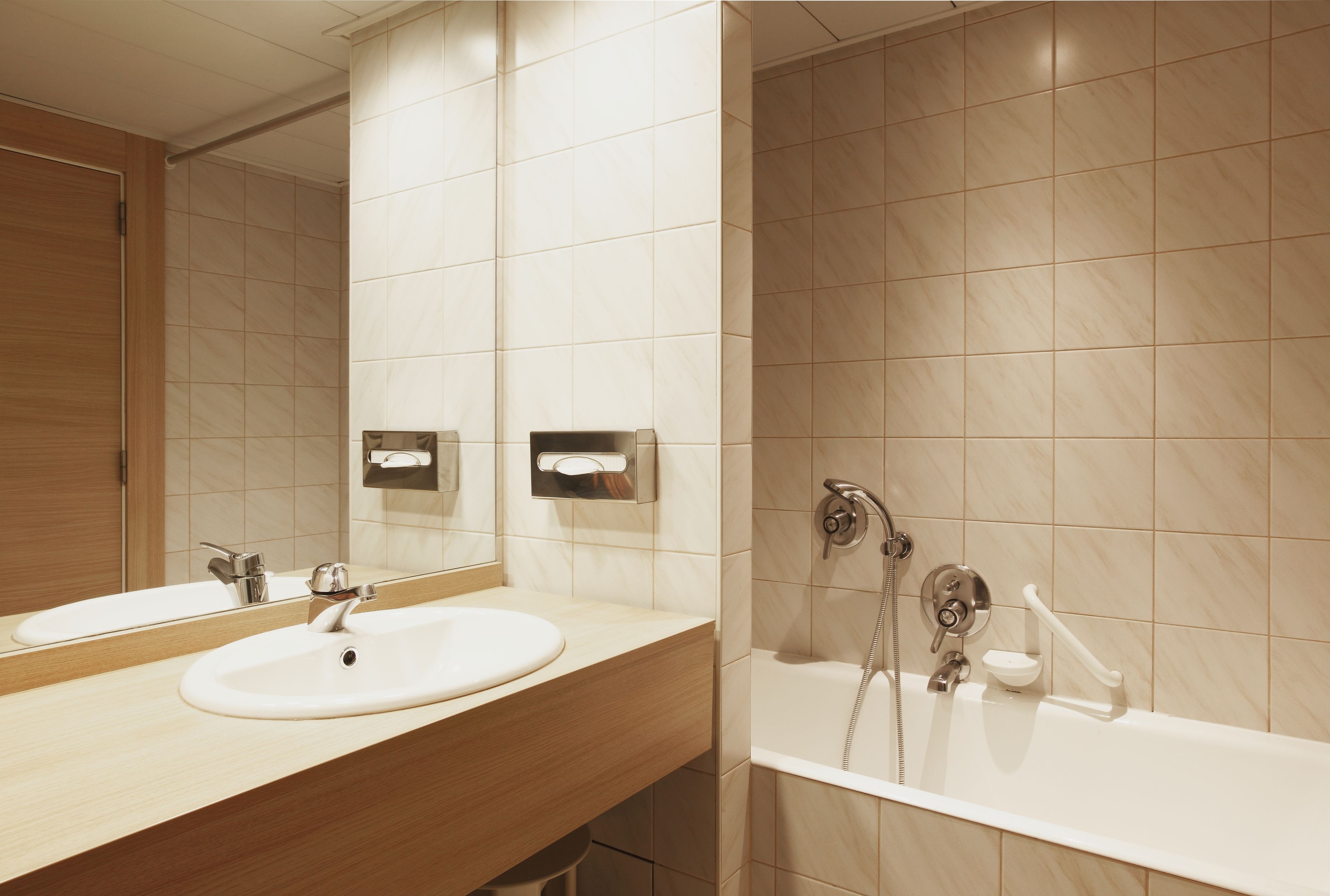 eco-friendly toiletries, hair dryer, towels