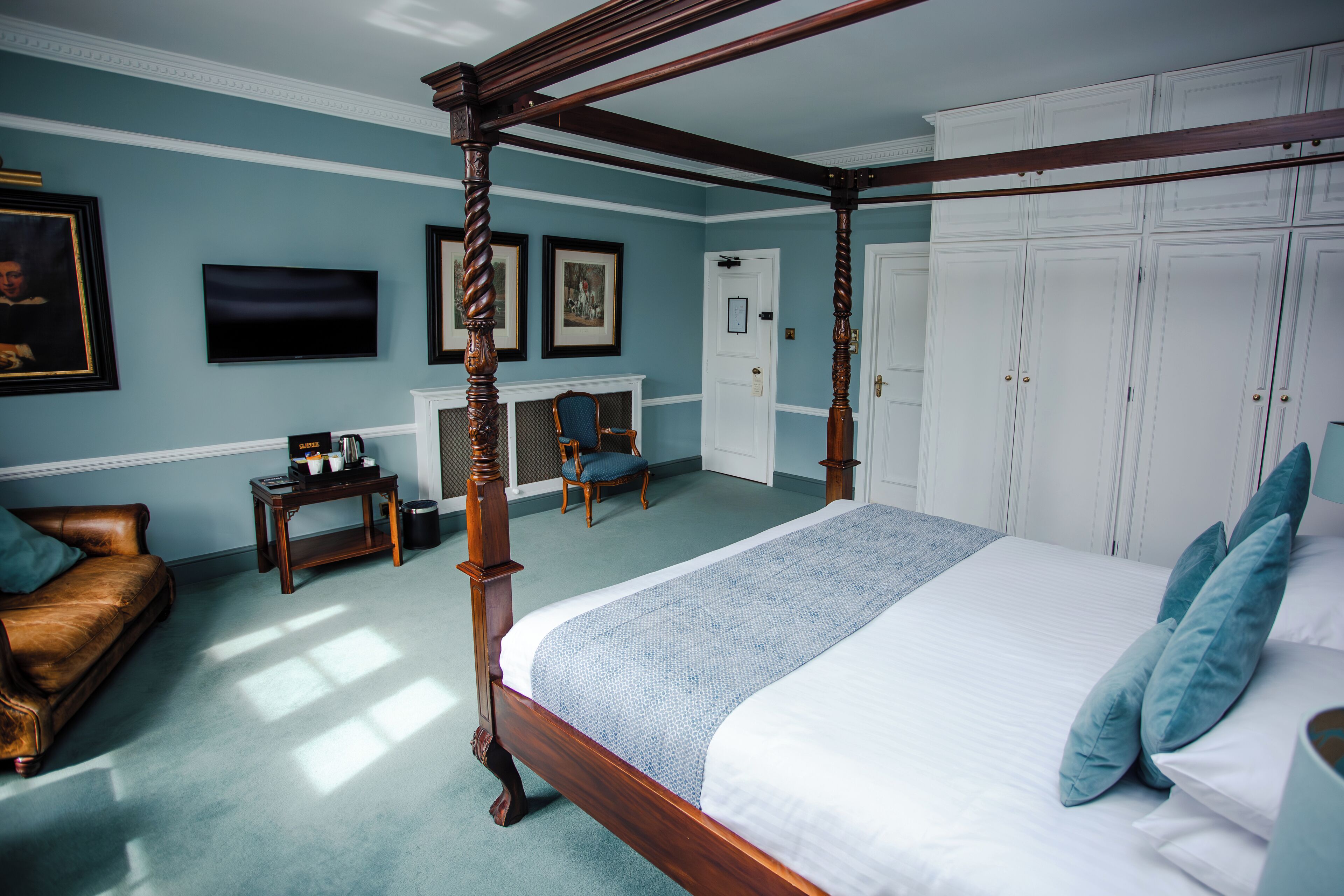 double room (four poster bed) | desk, iron/ironing board, free wifi, bed sheets