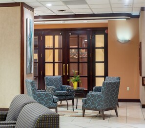 Lobby sitting area - Capital Hill Hotel and Suites (Ottawa)