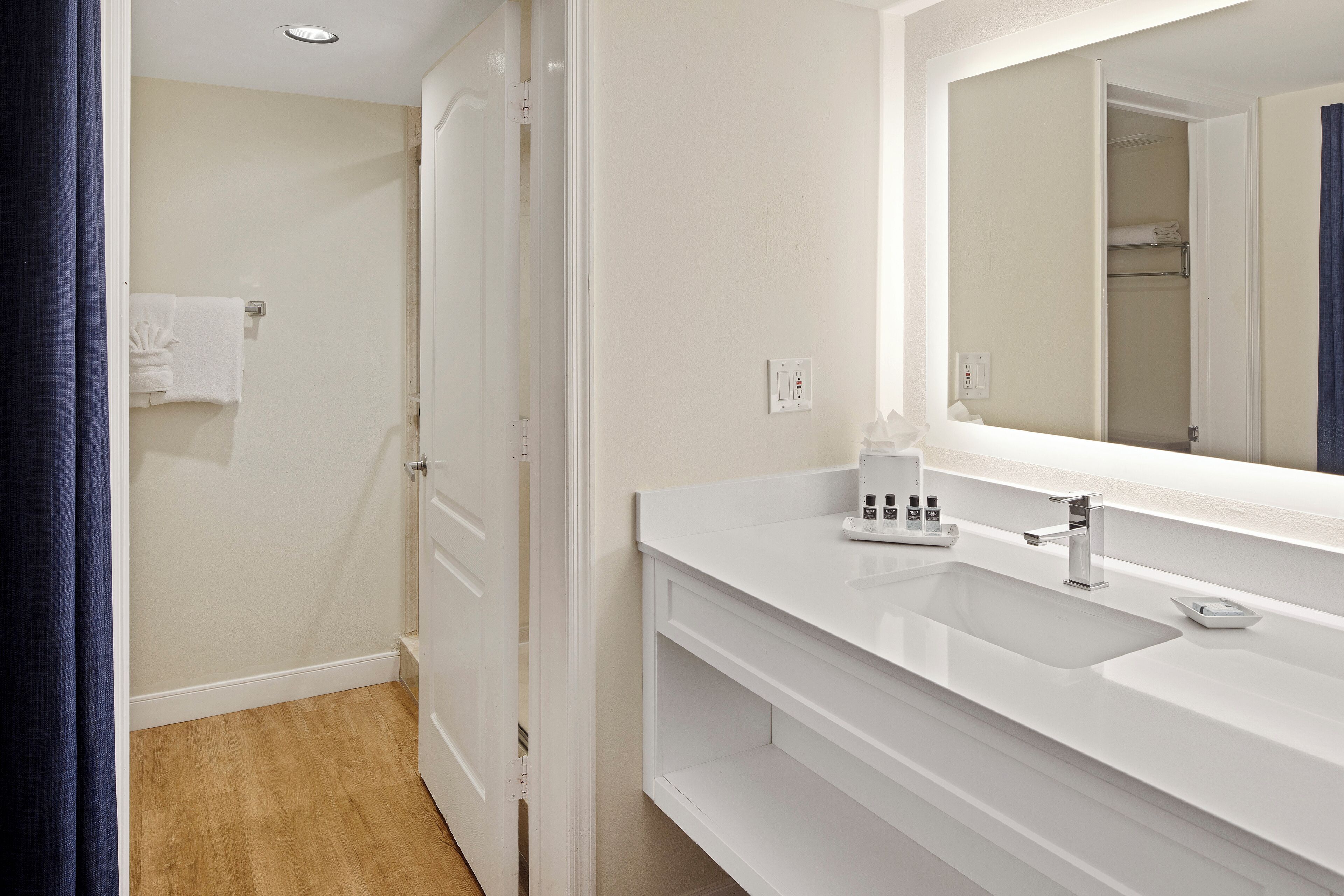 combined shower/bathtub, free toiletries, hair dryer, towels