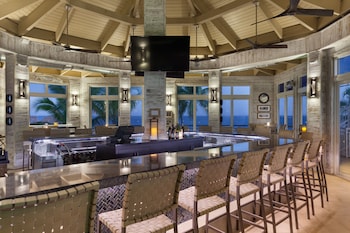 Beach views, serves lunch, dinner, and happy hour at Reefhouse Resort & Marina
