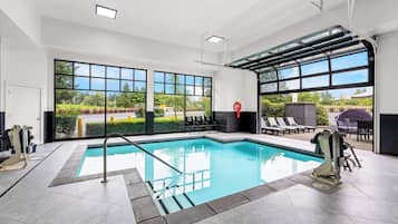 Innenpool, LiegestĂŒhle