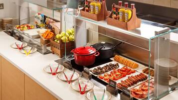 Dagelijks ontbijtbuffet (GBP 12.00 per persoon)
