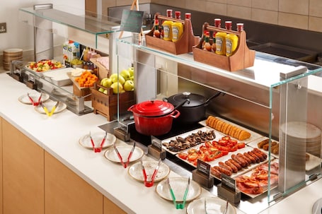 Desayuno buffet diario (GBP 12.00 por persona). ibis Southampton Centre
