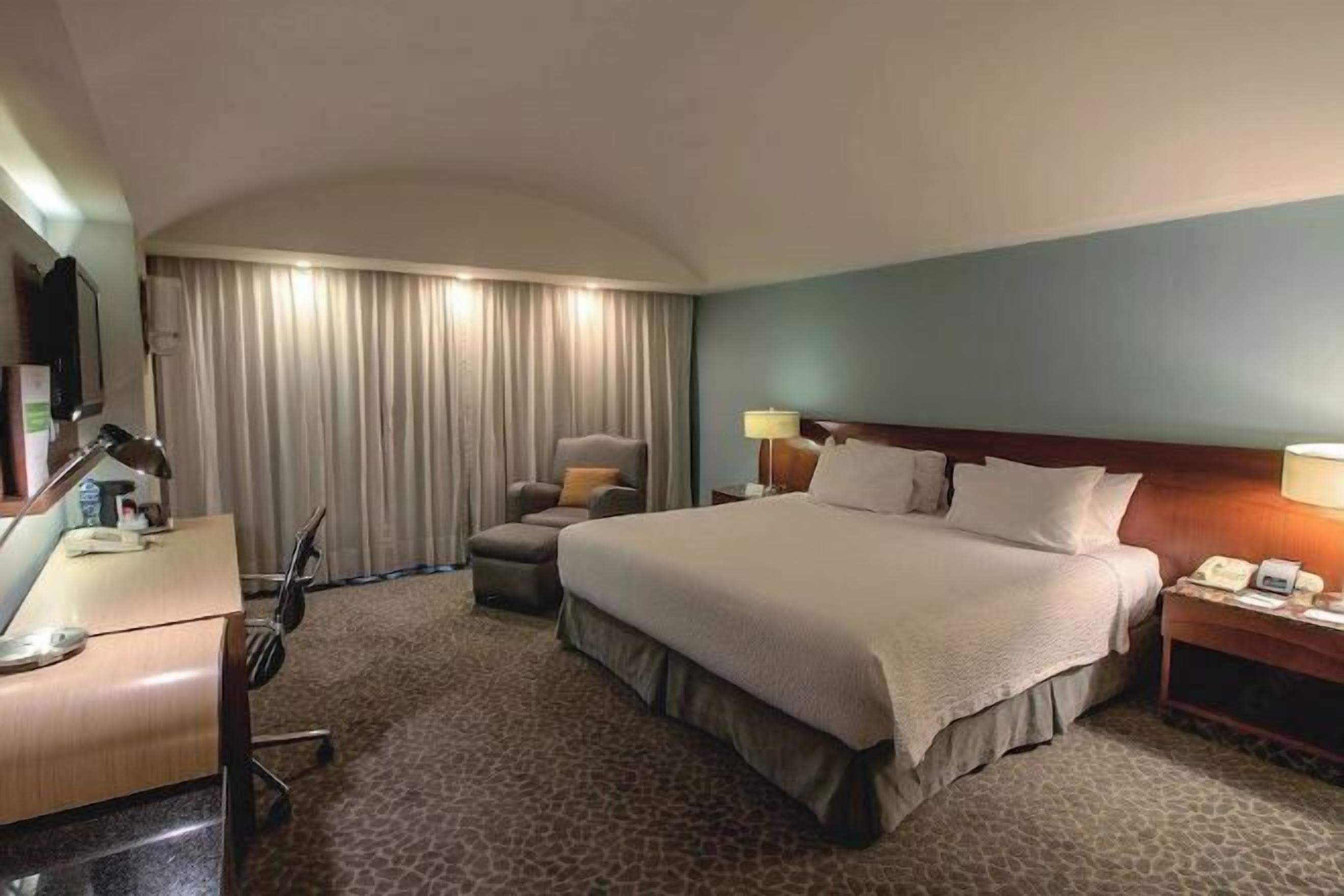 Két bảo mật tại phòng, bàn, màn/rèm cản sáng, phòng cách âm 