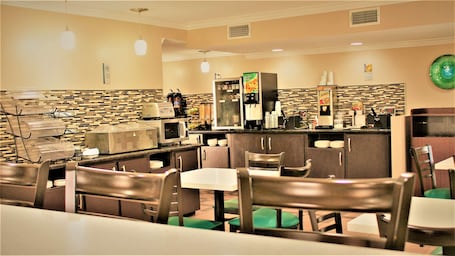 Free daily buffet breakfast . Best Western Inn Of Nacogdoches
