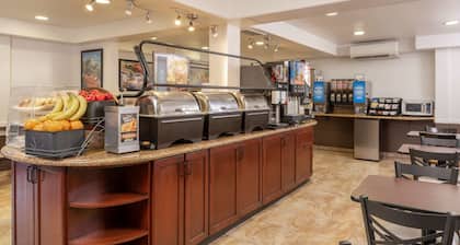 Best Western Plus Raffles Inn & Suites
