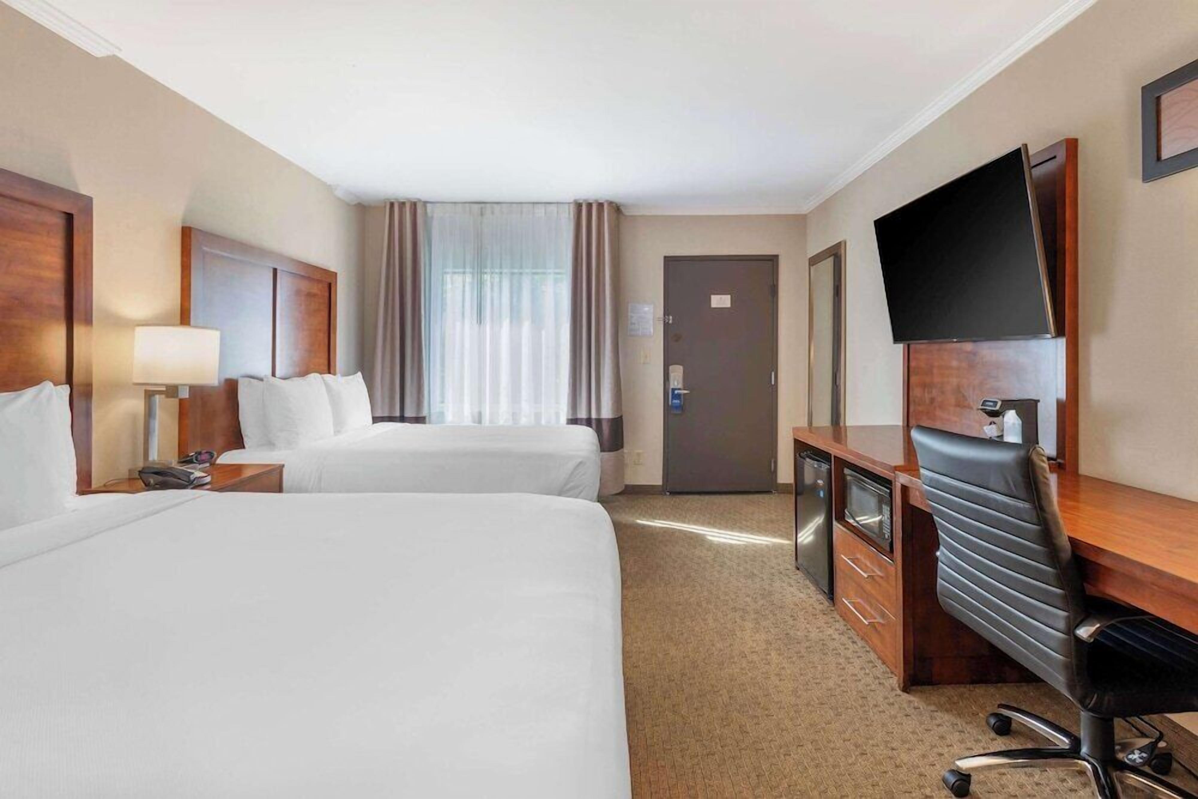 Pillowtop beds, in-room safe, individually furnished, desk