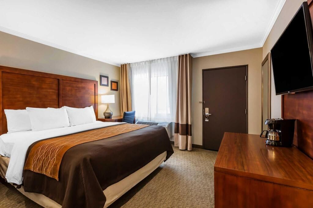 Pillow-top beds, in-room safe, individually furnished, desk