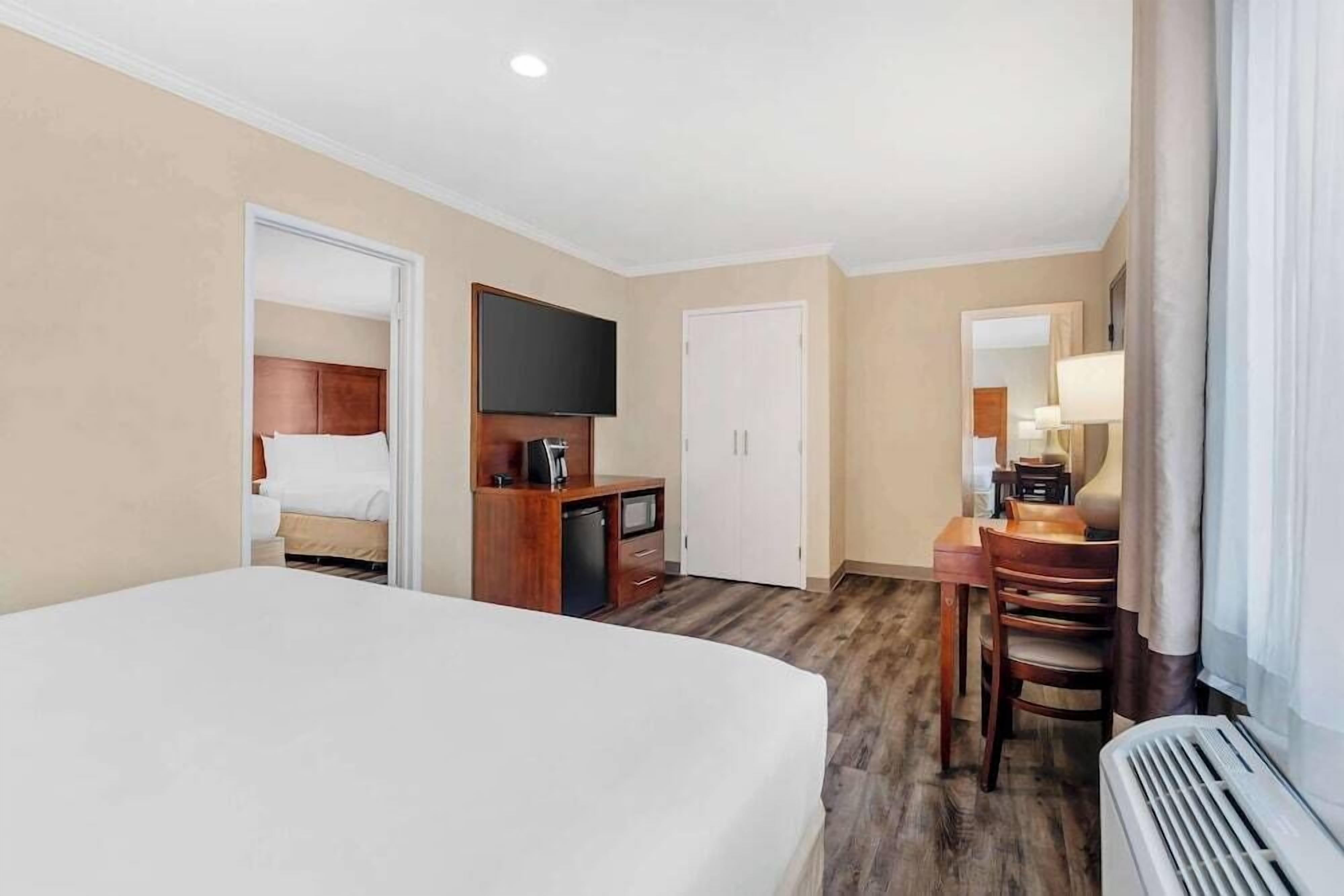 Pillowtop beds, in-room safe, individually furnished, desk
