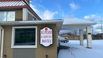 Fachada de la propiedad