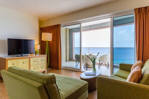 Sun Club Master Suite | Living room | LCD TV, iPod dock