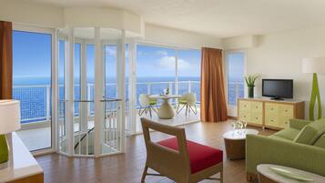 Sun Club Presidential Suite | Zona de estar | Una televisión LCD, una estación de conexión para iPod