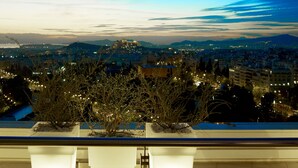 Bar (on property) - Hilton Athens (Athens)
