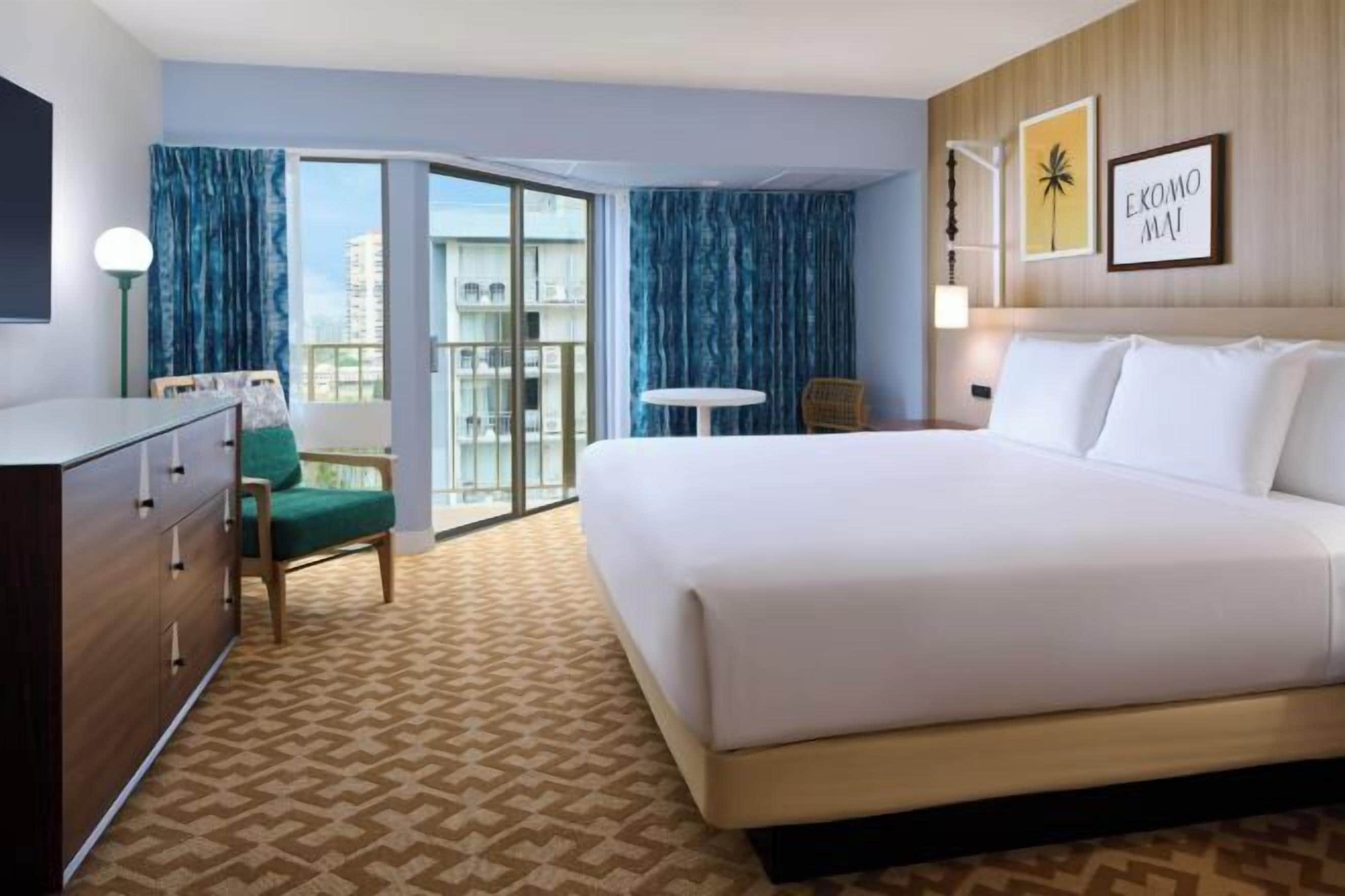 객실 내 금고, 책상, 암막 커튼, 다리미/다리미판